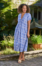 Load image into Gallery viewer, Portici Cotton Dress Printed Pattern Blue
