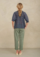 Load image into Gallery viewer, Ari Print Top - Indigo
