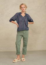 Load image into Gallery viewer, Ari Print Top - Indigo
