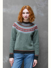 Load image into Gallery viewer, Alpine Fairisle Detailed Merino Wool Short Sweater - Forest Green
