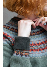 Load image into Gallery viewer, Alpine Fairisle Detailed Merino Wool Short Sweater - Forest Green
